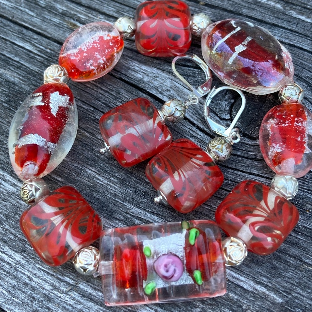 NWT Red Clear & Silver Lampwork Glass Metal Rose Beads Stretch Bracelet Ear…